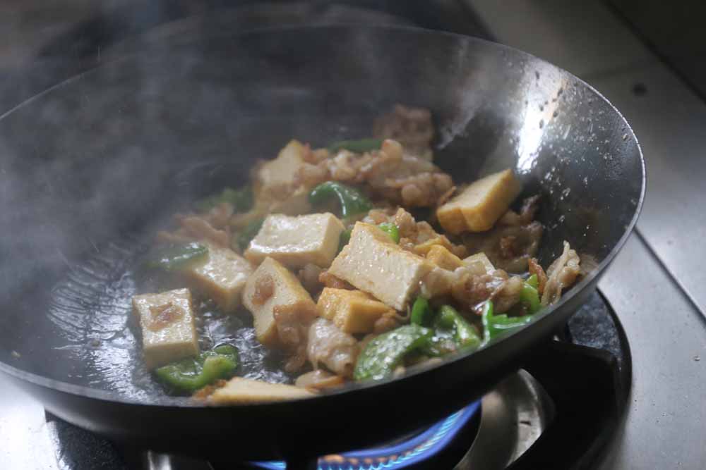 干しブドウのあま味炒め2