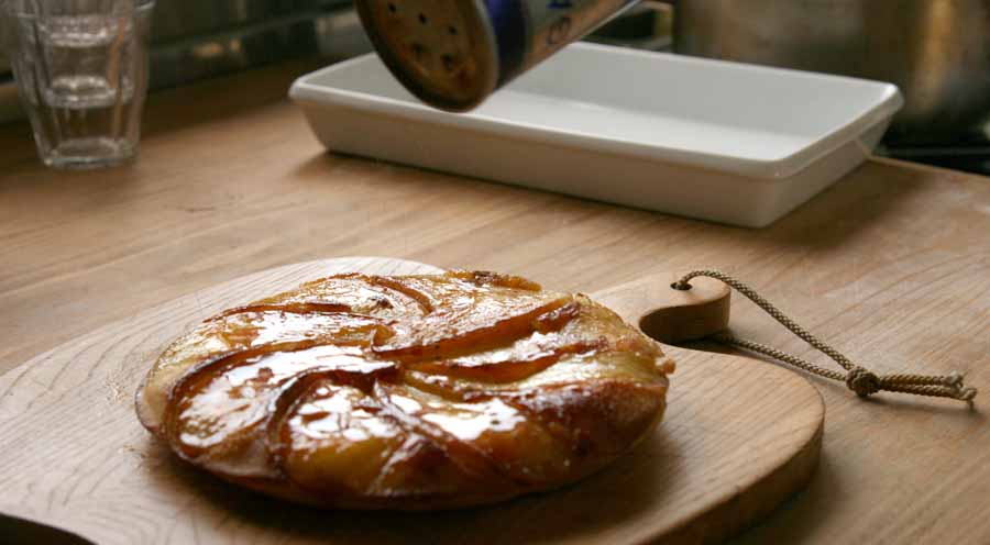 鉄フライパンでパンケーキりんご入り焼きあがり2